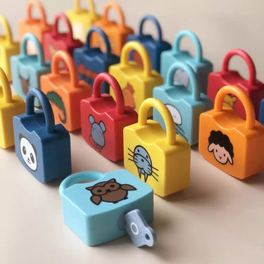 Aprende y juega con cerraduras | Estimula la motricidad fina - Juego creativo de cerraduras para niños pequeños